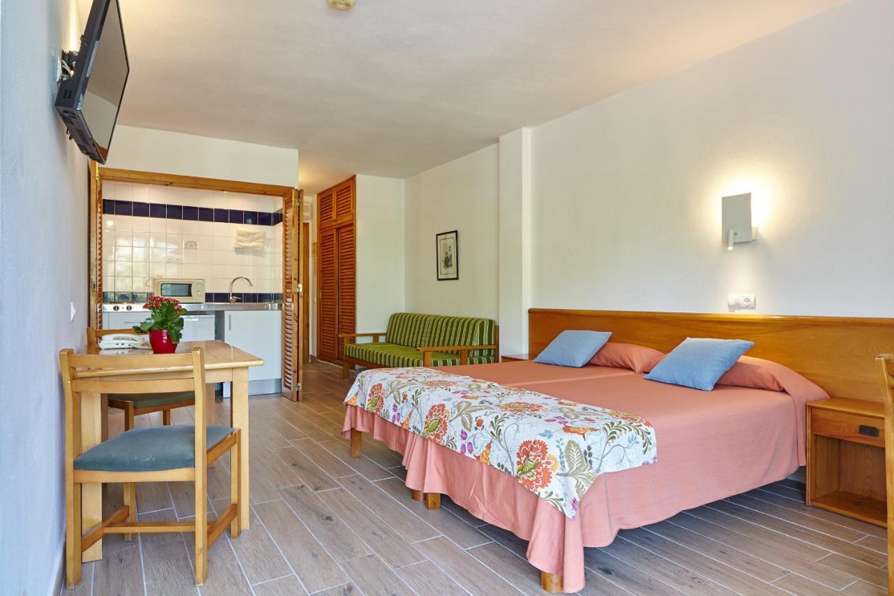 Apartamentos Ses Savines Sant Antoni de Portmany Exterior foto