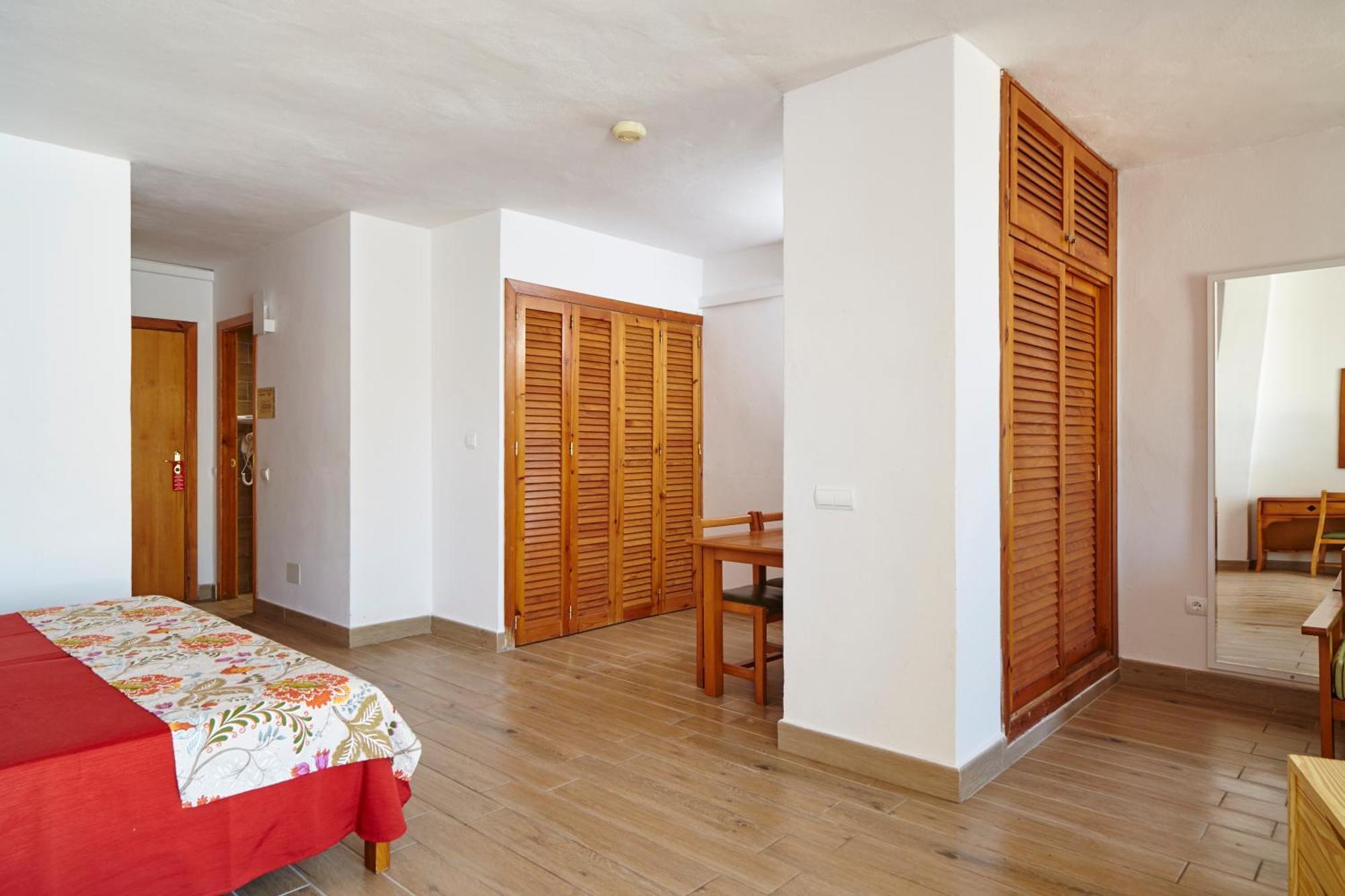Apartamentos Ses Savines Sant Antoni de Portmany Exterior foto
